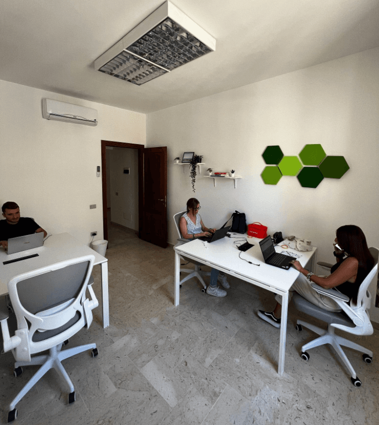 Smart work, top environment